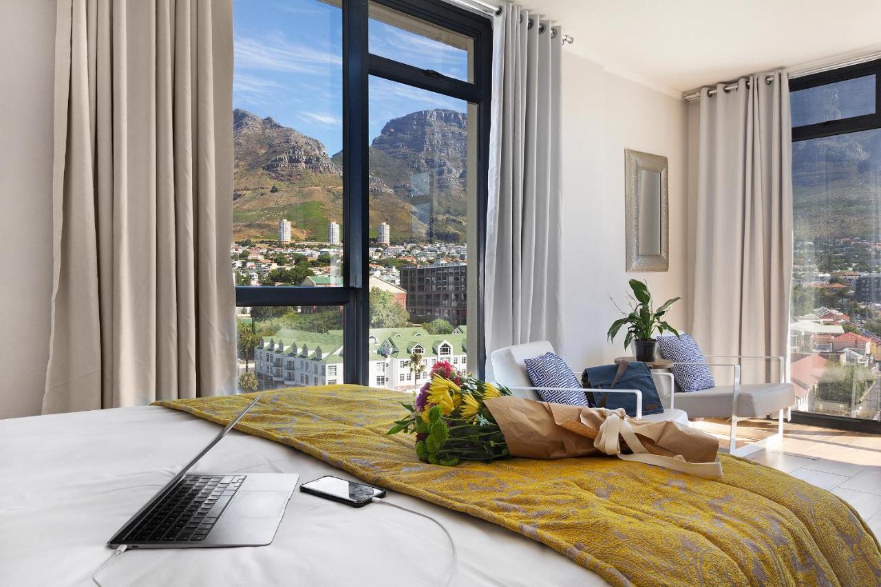 URBAN OASIS AT THE FOUR SEASONS APARTMENT CAPE TOWN